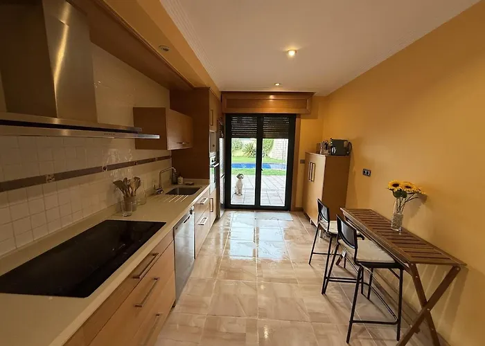 House With Pool In Downtown Sabaris - Casa Capisco Baiona